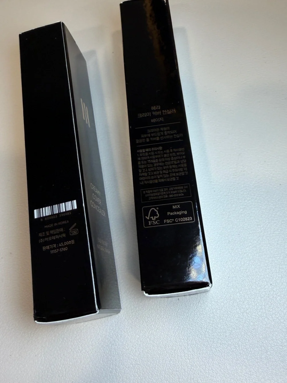 HERA Creamy Cover Concealer 7.5g. Color beige and porcelain